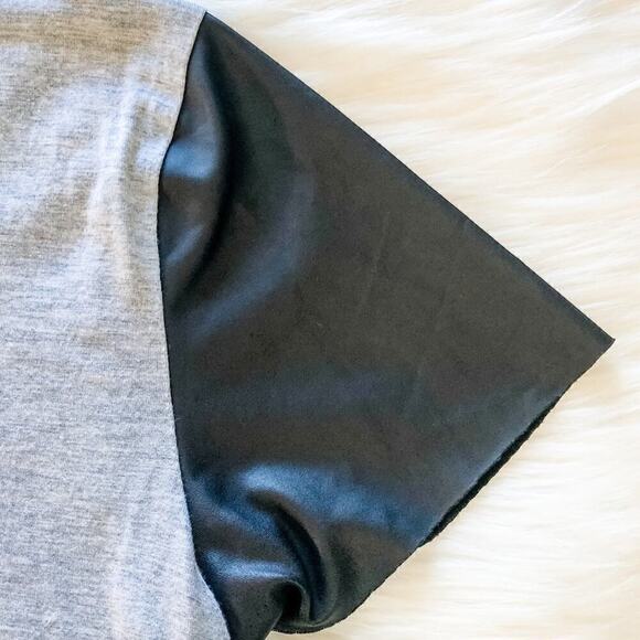 Jolie Gray Basic U-Neck Tee With Black Sleeves Womens Size M - Picture 2 of 5